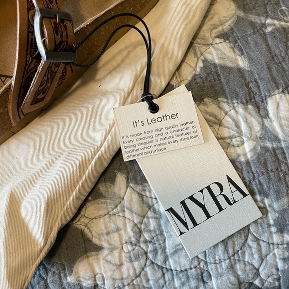 MYRA SANDALS GRASHIUS WESTERN HAND - TOOLED SANDALS | Leather - Picture 5 of 7